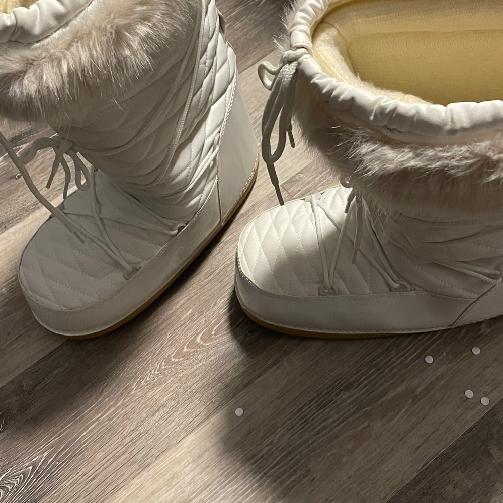 Barts White Winter Fur-Trim Snow Boots - Picture 5 of 6